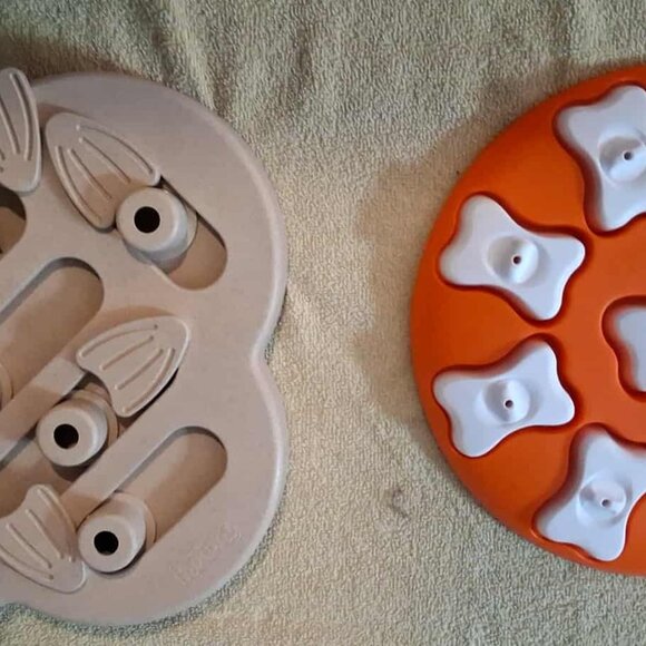 Dog Treat Hider / Finder Puzzles - Picture 1 of 5